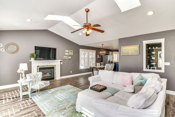 Vancouver Vacation Rental | 2BR | 2BA | 1 Step Required | 1,300 Sq Ft