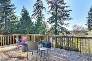 Private Deck | Outdoor Seating