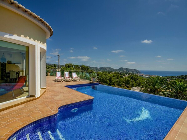 Holiday Home Swimming Pool