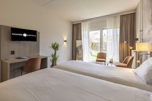 Unit with 2 single beds. Exact unit will be assigned upon arrival. Views, colors, and decor may vary.