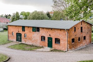 Außenseite Ferienhaus [Sommer]