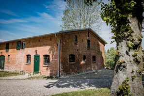 Außenseite Ferienhaus [Sommer]