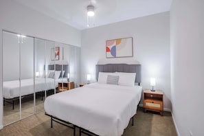 Bedroom - Queen bed