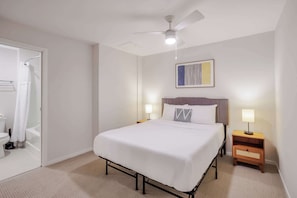 Bedroom - Queen bed