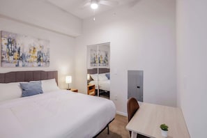 Bedroom - Queen bed