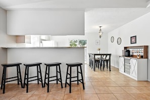 Barstools to sit at kitchen bar