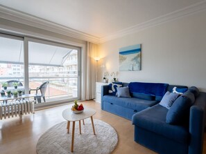 Möbel, Interior Design, Flooring, Fussboden, Couch, Zimmer, Decke, Wohnung, Wohnzimmer, Holzboden