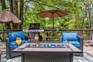 Fire up the BBQ and enjoy an al fresco feast at this serene picnic spot, surrounded by lush greenery and the sounds of nature. With a spacious grill, shaded umbrella, and rustic dining bench, it's the perfect setting for family cookouts, sunset snacks, or a laid-back lunch in the woods.