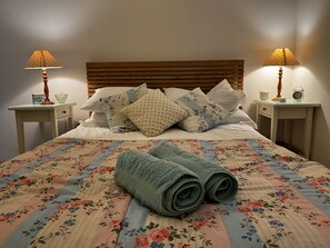 A cosy double bedroom with garden views and its own private ensuite — perfect for slow mornings and early nights.