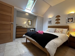 Charming Bedroom: Unwind in style with plush bedding and delightful decorative touches!