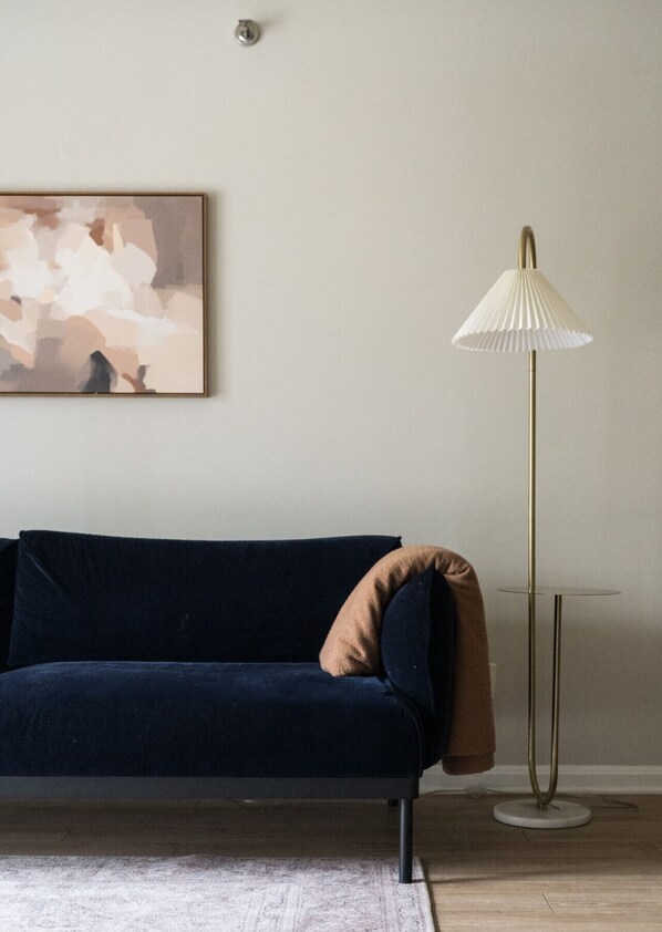 Picture yourself relaxing in this cozy living room, with plenty of space for you to stretch out and feel at home. Whether you’re catching up on your favorite shows or having a chat with friends, this room is all about comfort.