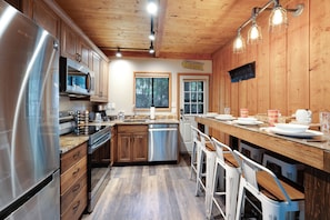 Stainless steel appliances and everything needed to prepare a meal | Main Level