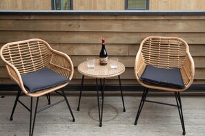 Upper Level | Deck