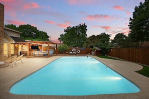 Don’t forget to pack your swimsuits! This gorgeous, fully fenced, and landscaped backyard boasts a spectacular outdoor swimming pool that will remind you of a tropical paradise!