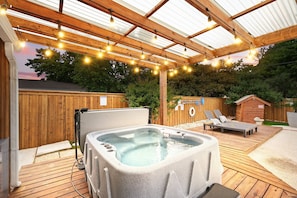 Looking to relax and escape the stress of your daily life? You’ll want to check out this hot tub! Come slip into the warm waters and feel the strain drain away!