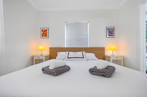 Bedroom #1 (King-size bed)