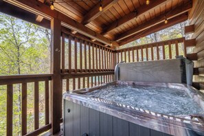Bear Ridge's bubbling hot tub