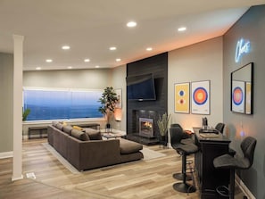 Main living room with bar