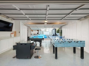 Arcade garage