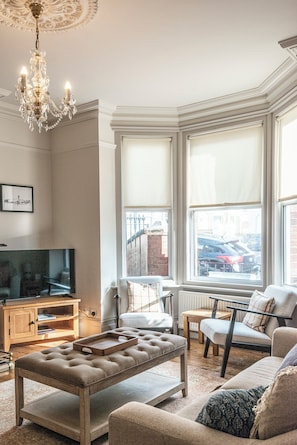 58 Belview Rd Living Room 6280