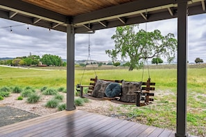 Castoro Cellars tasting room in the views