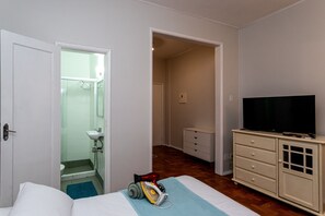 Photo of the whole room,Bedroom
