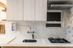 Food and drinks,Kitchen or kitchenette