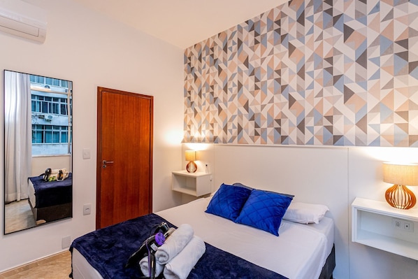 Photo of the whole room,Bedroom