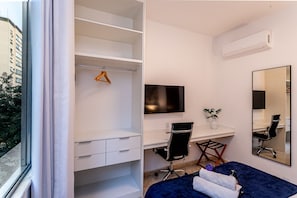 Photo of the whole room,Bedroom