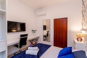 Photo of the whole room,Bedroom