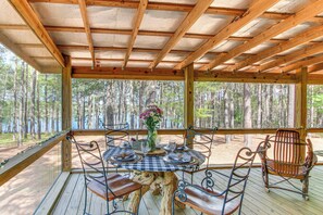 Screened Porch | Single-Story Home
