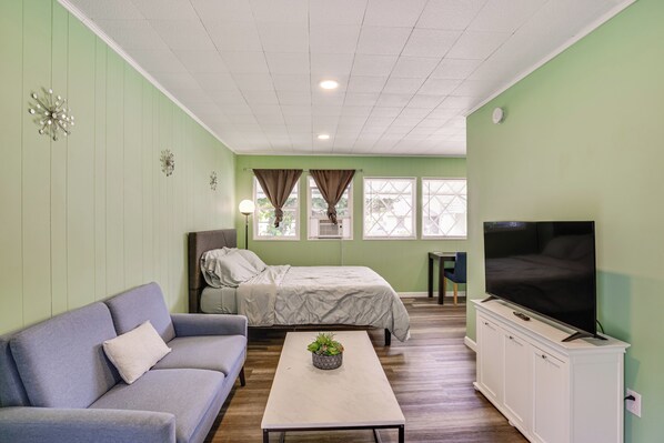 San Diego Vacation Rental | Studio | 1BA | 450 Sq Ft | 1 Step Required