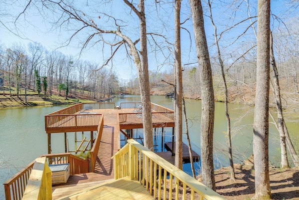 Moneta Vacation Rental | 3BR | 4BA | 4 Steps to Enter | 2,850 Sq Ft