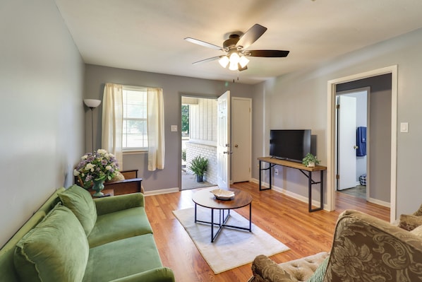 Brookhaven Vacation Rental | 3BR | 1BA | 722 Sq Ft | 2 Small Steps to Enter