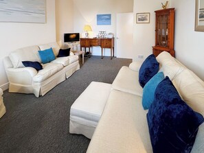 Living room/dining room | Viking Bay Apartment, Broadstairs