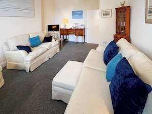 Living room/dining room | Viking Bay Apartment, Broadstairs