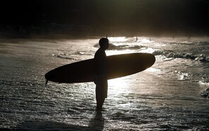 Surfing/bodyboarding