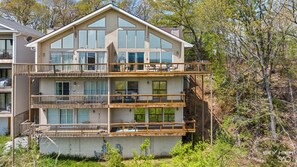 Welcome to Lakeview Lookout! (Located on the right side of the picture)