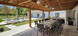 Outdoor dining