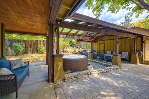 Shared Outdoor Space | Hot Tub | Fire Pit