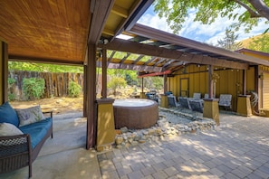 Shared Outdoor Space | Hot Tub | Fire Pit