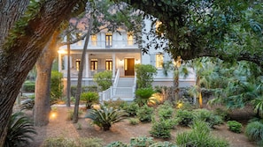 Gorgeous house surrounded by natural island vibes!