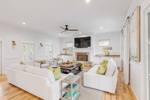 Spacious and modern furnishings