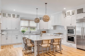 Gorgeous upgraded kitchen - cook a delicious meal in the fully equipped space