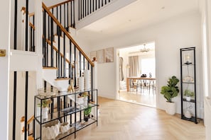 Entrance at Tide's Edge, Fistral, Cornwall, self catering with Beach Retreats.