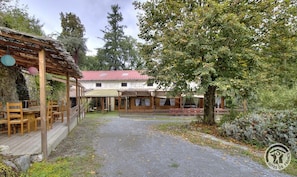Grand Gîte "Le Riverside" à Beaujeu, dans le Beaujolais - Rhône.
