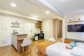 Sala com sofá-cama aberto