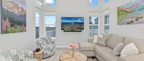 Living room - open and bright with a vaulted ceiling | Main Level