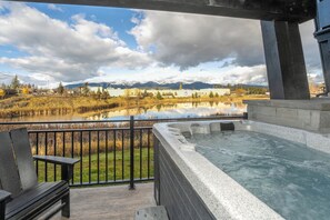 Recently built luxury condo offering a prime location that is nestled in Eagle Lake | Exterior