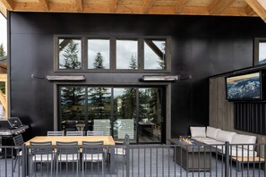 Even during winter you can enjoy this spacious outdoor entertaining area with its heaters and 55 inch TV | Exterior